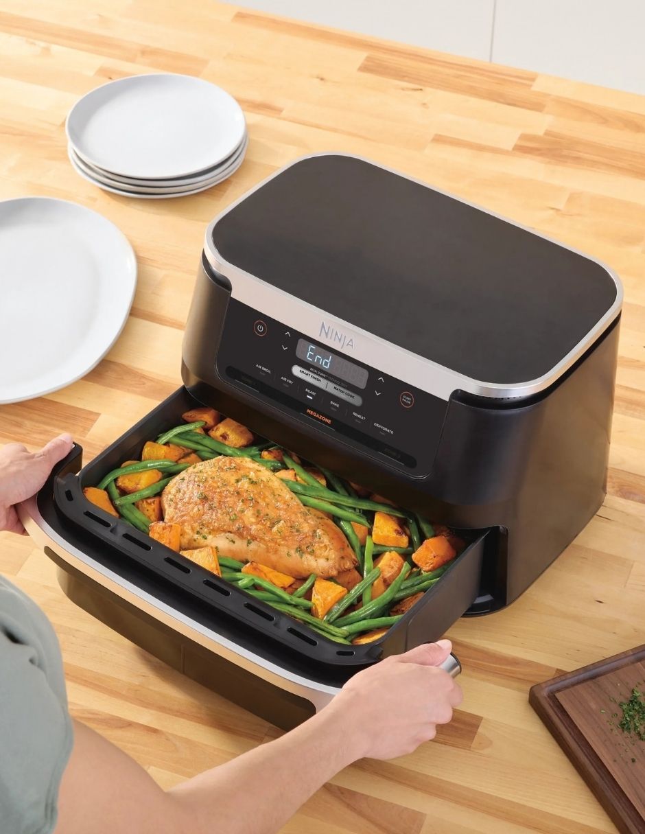 Freidora de aire con compartimento doble Foodi DualZone FlexBasket 6.6 L DZ071LAA N 4