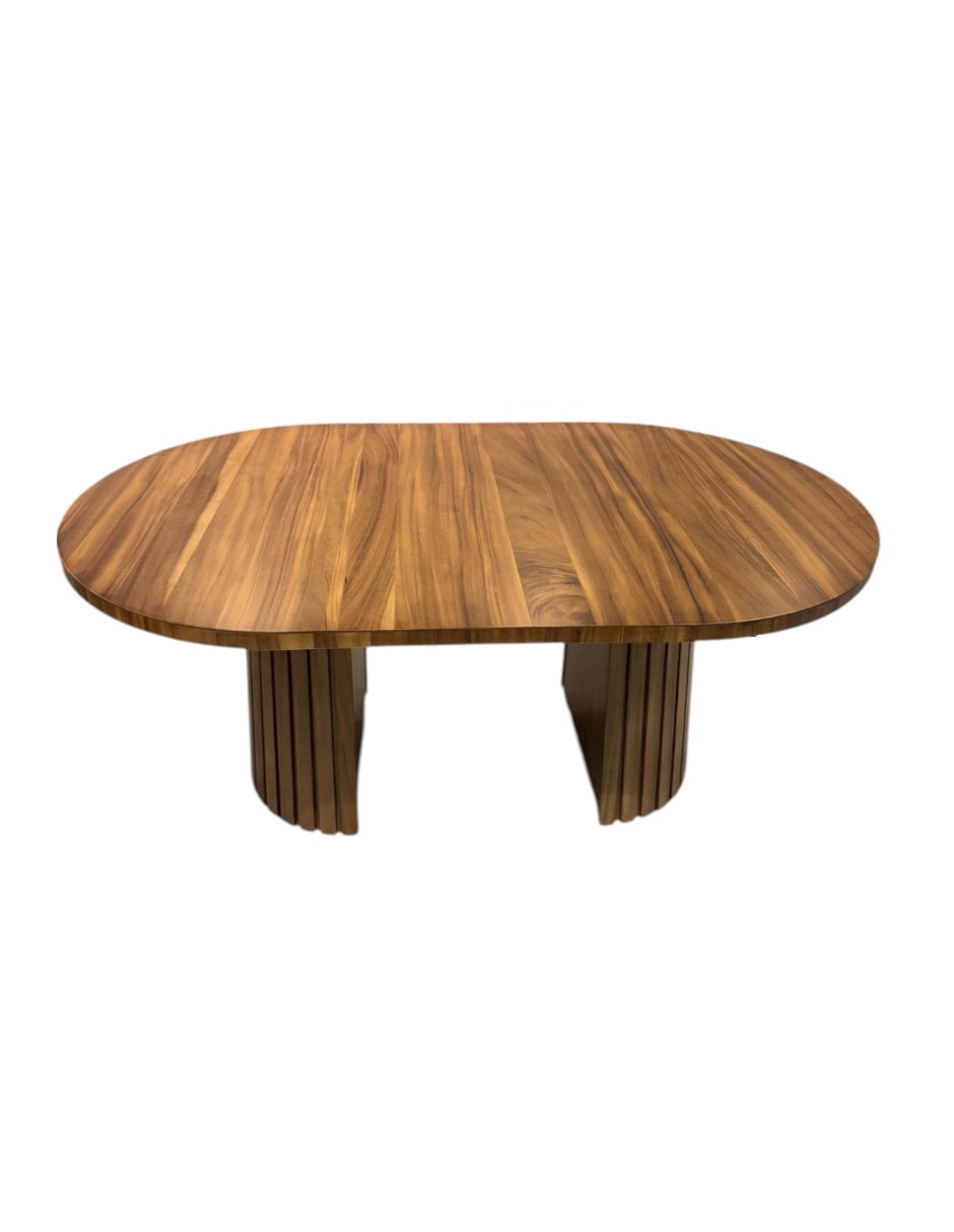 Mesa de comedor de madera