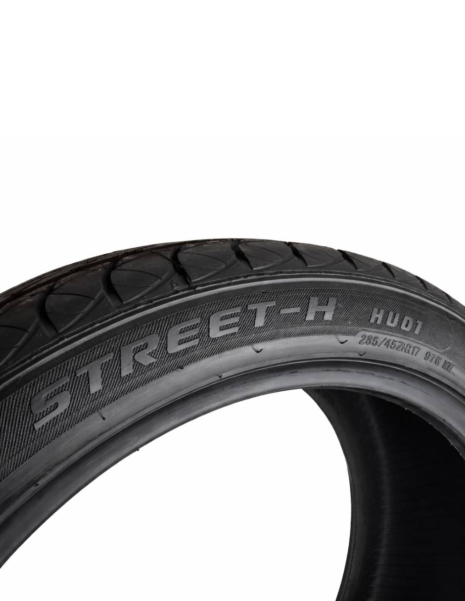 Set de llantas para auto HU01 235/45 R17 3