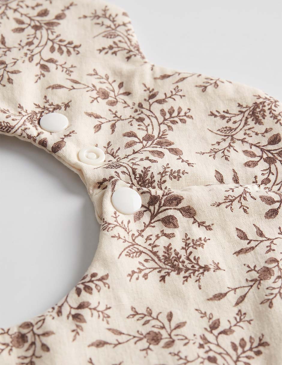 Set de baberos estampado floral 2 piezas Set de baberos estampado floral 2 piezas