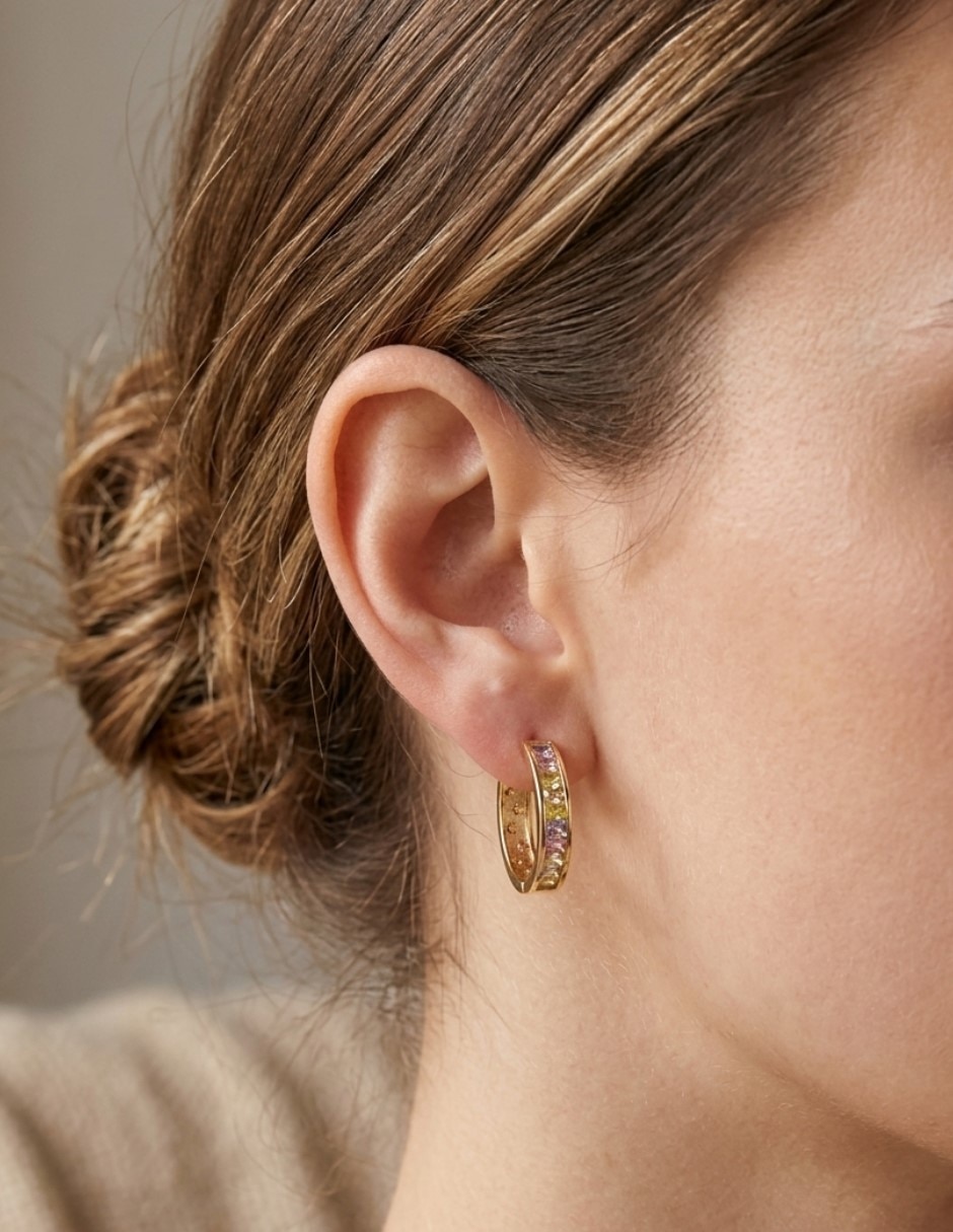 Aretes huggies redondos de oro laminado 14 k con acabado chapa de oro zirconia cúbica 2