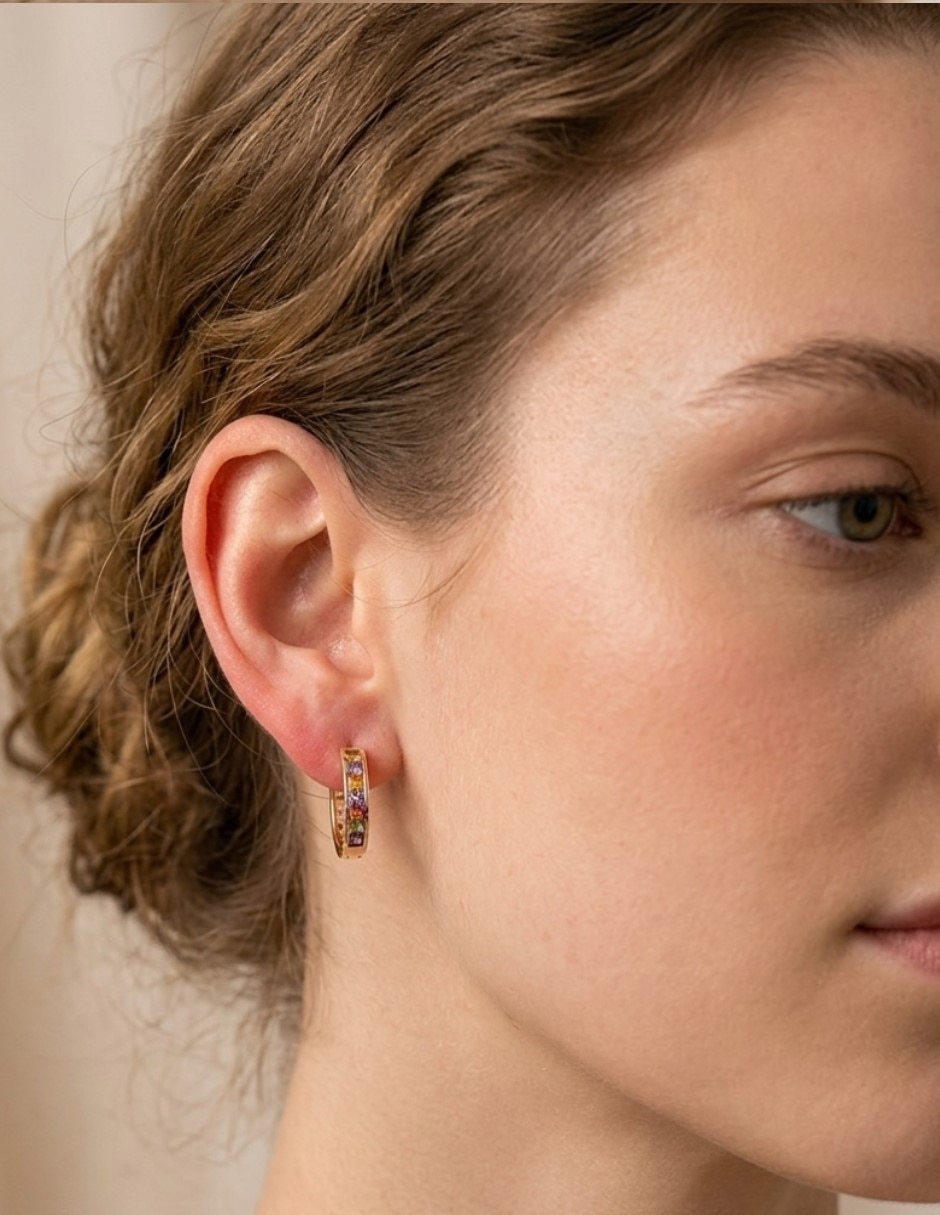 Aretes huggies redondos Cm-Top de oro laminado 14 k con acabado chapa de oro zirconia cúbica