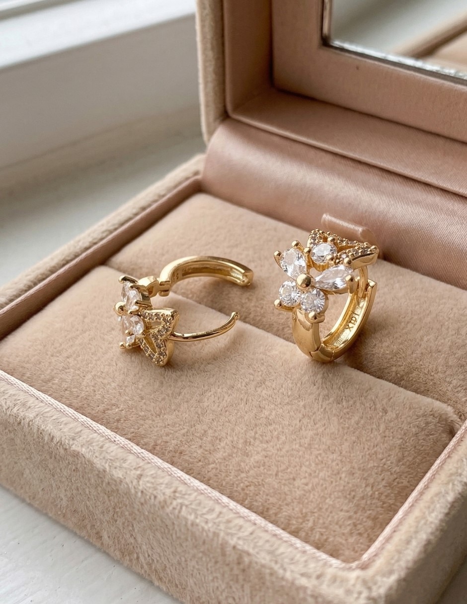 Aretes huggies de mariposa Joyería Elegante de mujer de oro laminado 14 k con acabado chapa de oro zirconia cúbica 4