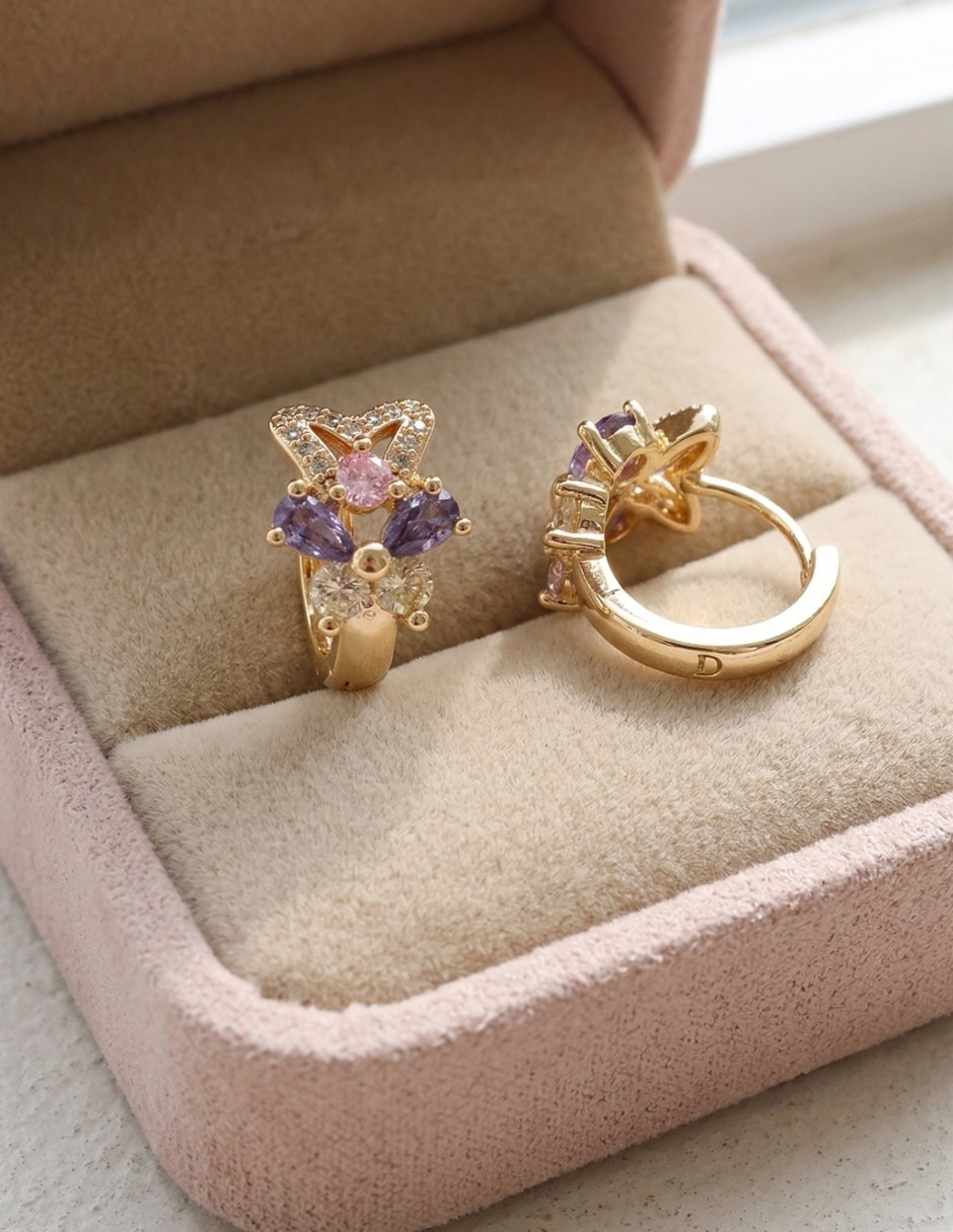 Aretes huggies de mariposa Joyería Elegante de mujer de oro laminado 14 k con acabado chapa de oro zirconia cúbica 2
