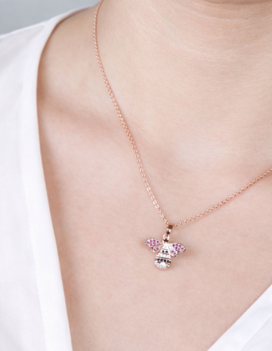 Collar con dije de abeja Yoiko Mielia 18 K