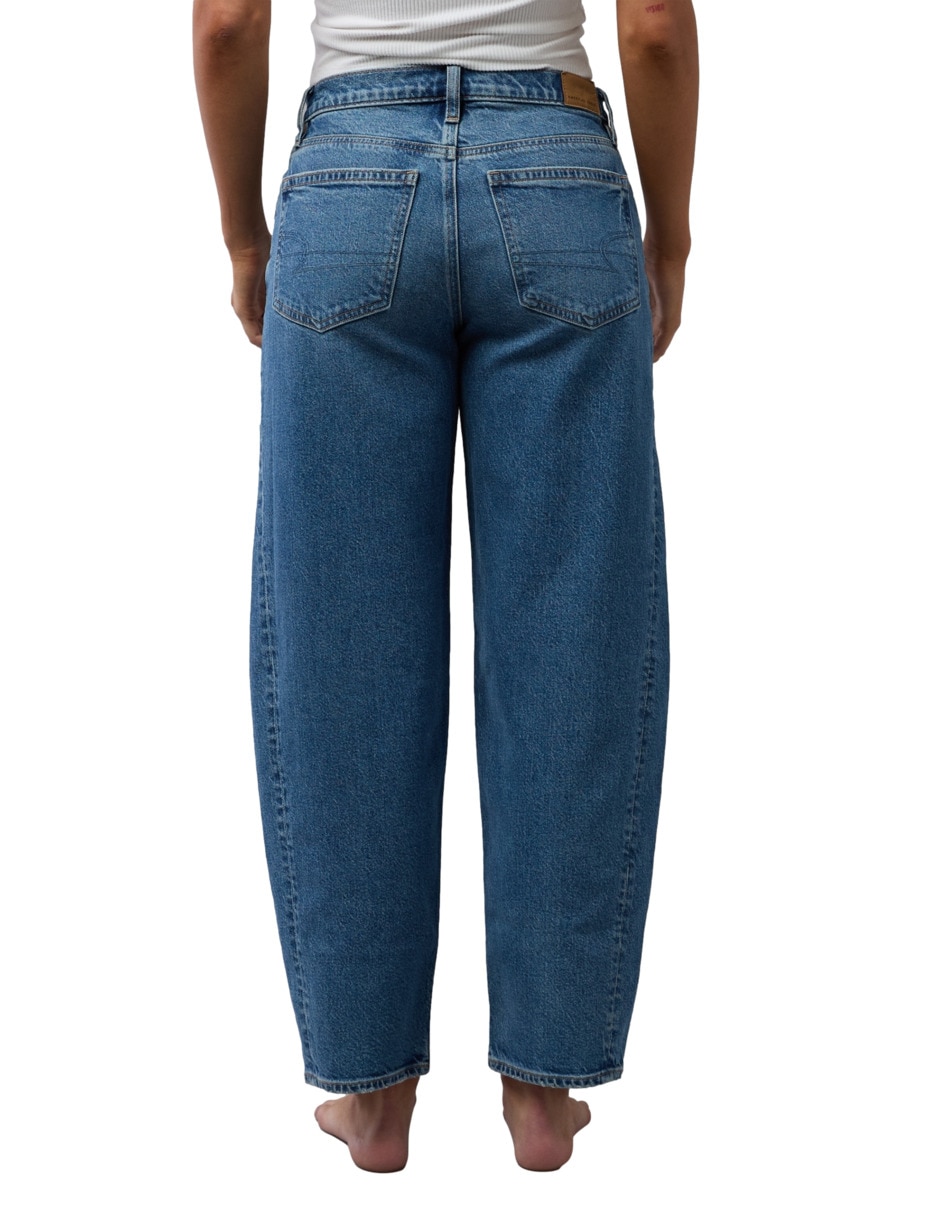 Jeans barrel American Eagle para mujer