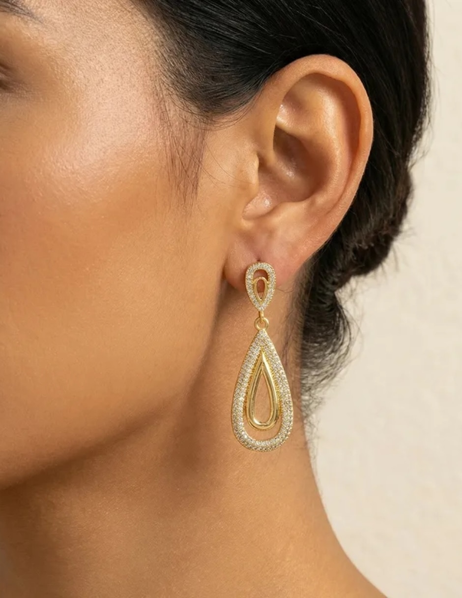 Aretes largos de gota Zvezda Aurore con acabado chapa de oro circonita