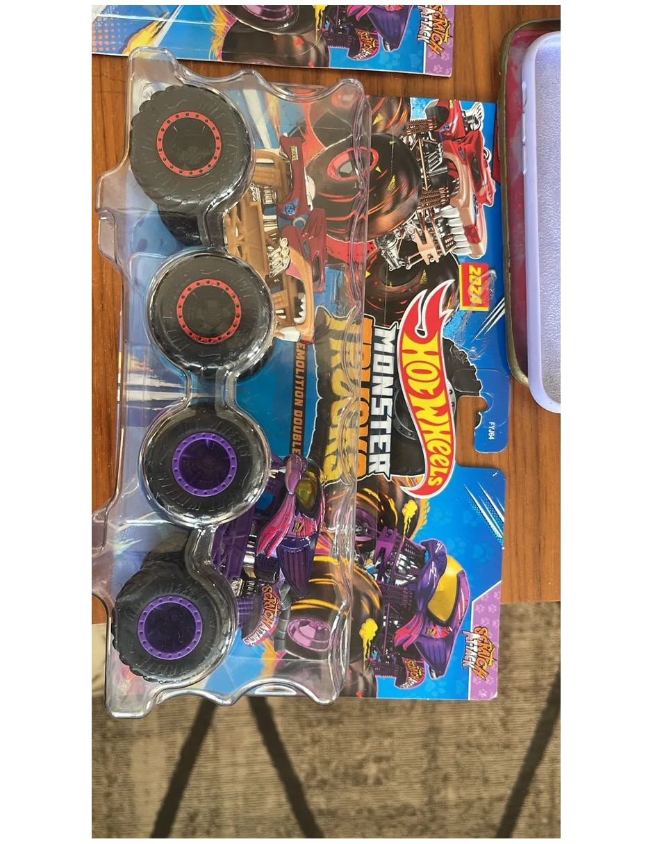 Monster truck Hot Wheels Scratch Attack Y Hot Weiler