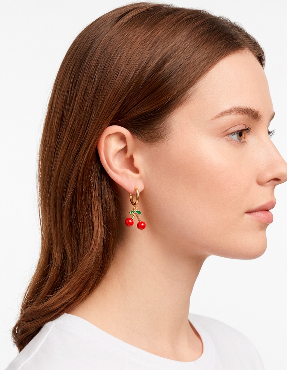 Aretes de aro con cereza Ana Maria Mexico Moda en Tendencia con acabado brillante
