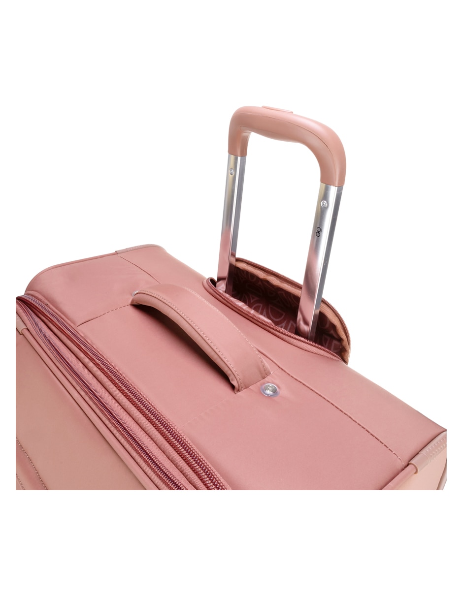 Carry on CLOE EFENARIA