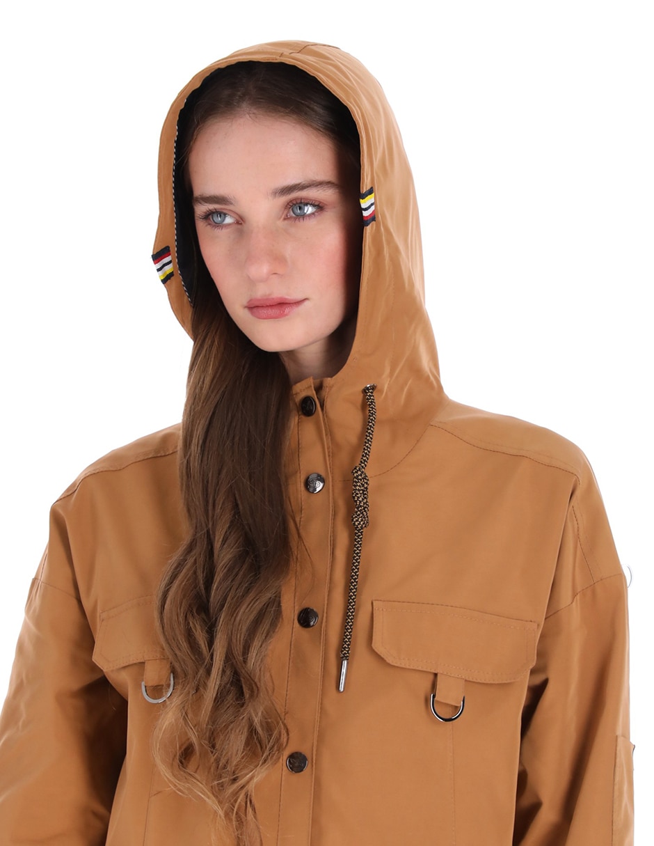 Gabardina resistente al agua capucha y bolsillos Shyla para mujer