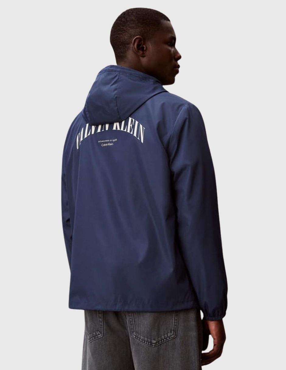 Chamarra rompevientos Calvin Klein con capucha para hombre
