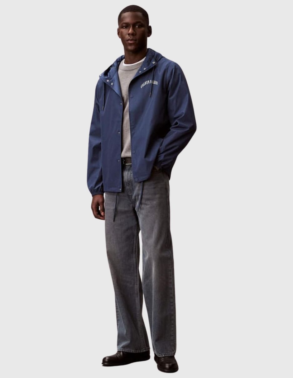 Chamarra rompevientos Calvin Klein con capucha para hombre