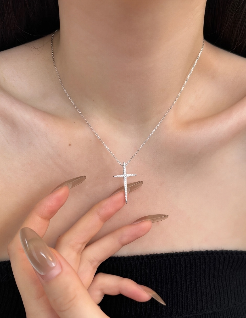 Collar de cruz Yoiko Aurel de plata P 925