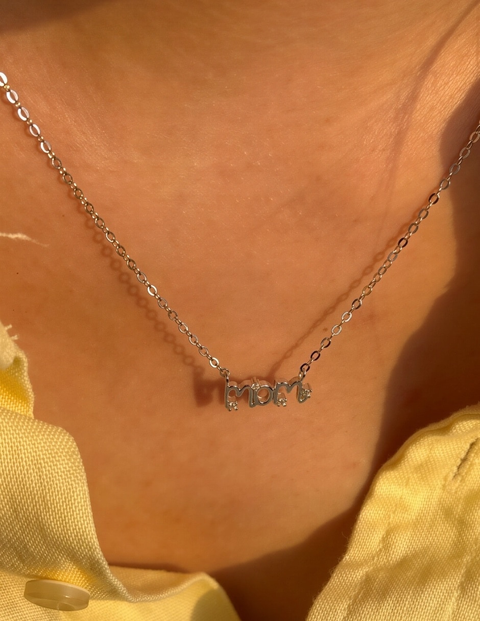 Collar con dije Yoiko Mom de plata P 925
