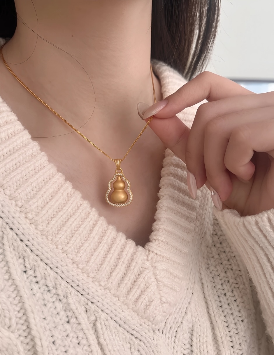 Collar con dije Yoiko Wu Lou de plata p 925 con acabado baño de oro