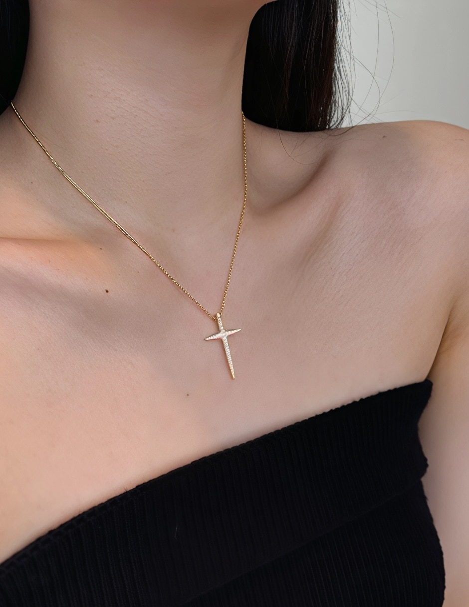 Collar de cruz Yoiko Aurel de plata P 925 con acbado baño de oro