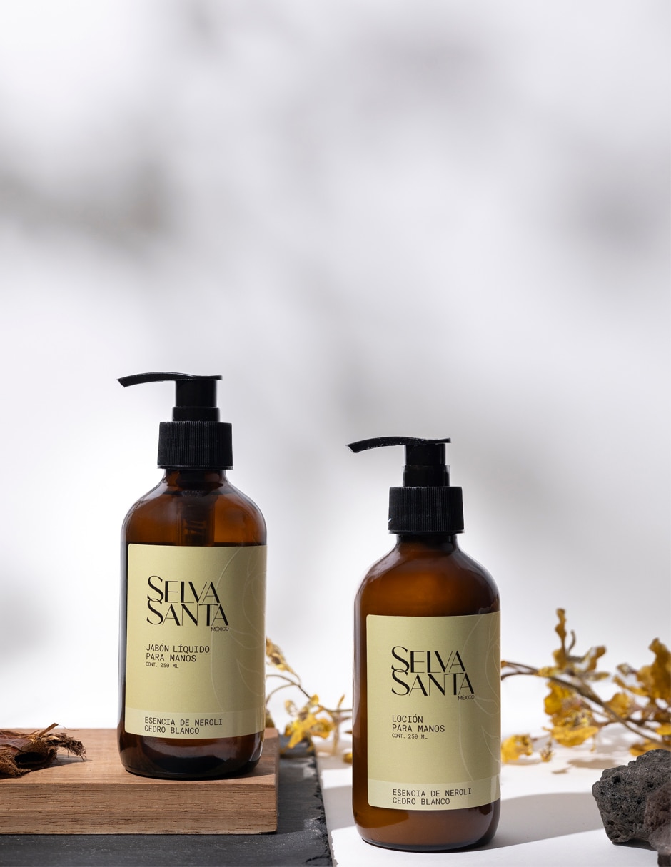 Crema para manos recomendada para hidratar día y noche Selva Santa todo tipo de piel