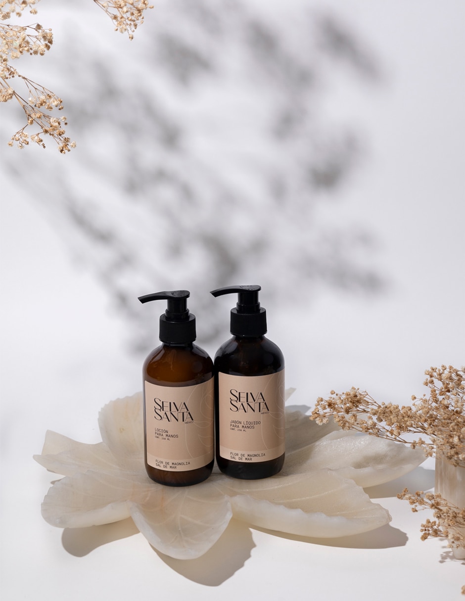 Crema para manos recomendada para hidratar día y noche Selva Santa todo tipo de piel