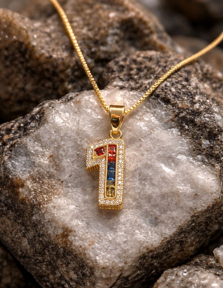 Colar con dije de número baño de oro 18 K 6