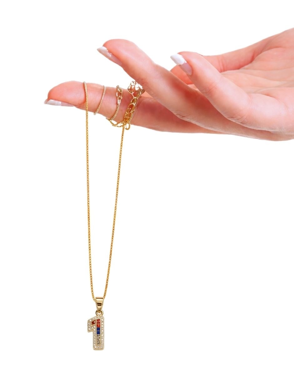 Colar con dije de número baño de oro 18 K 5