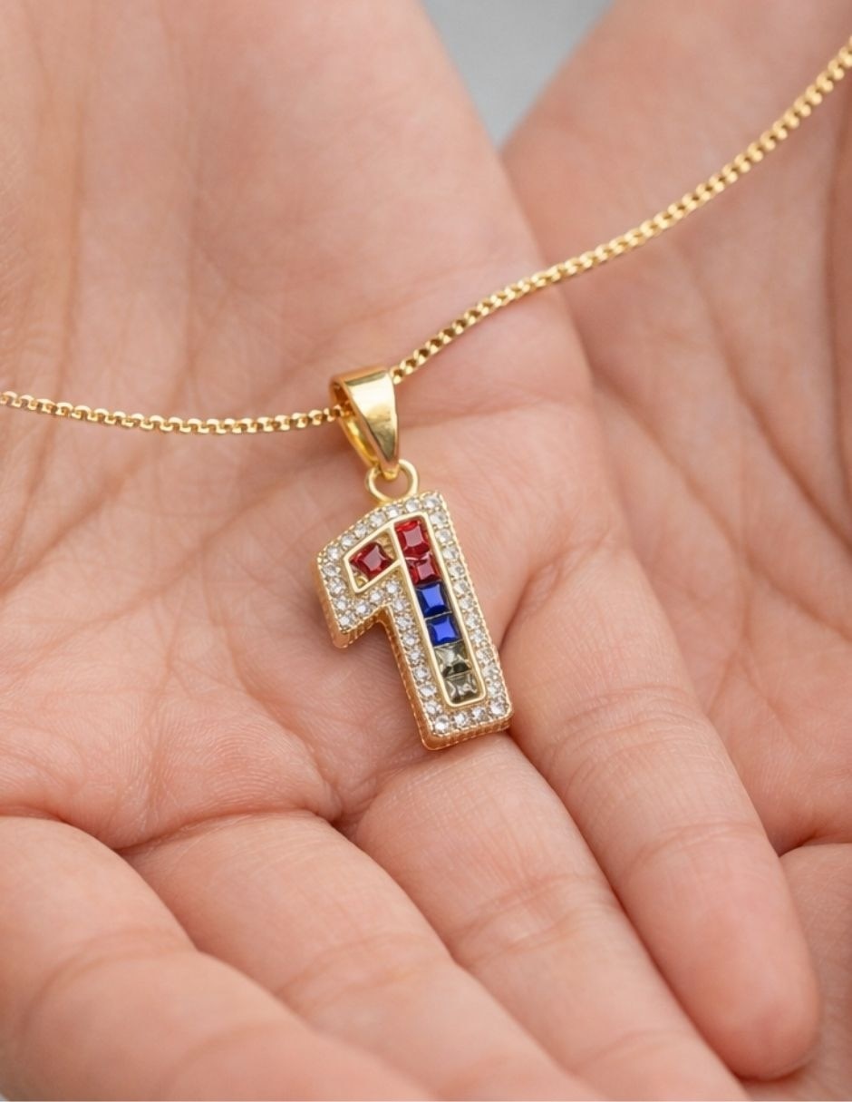 Colar con dije de número baño de oro 18 K 4