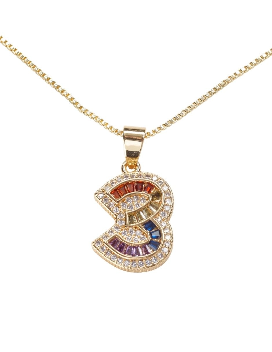 Colar con dije de número baño de oro 18 K