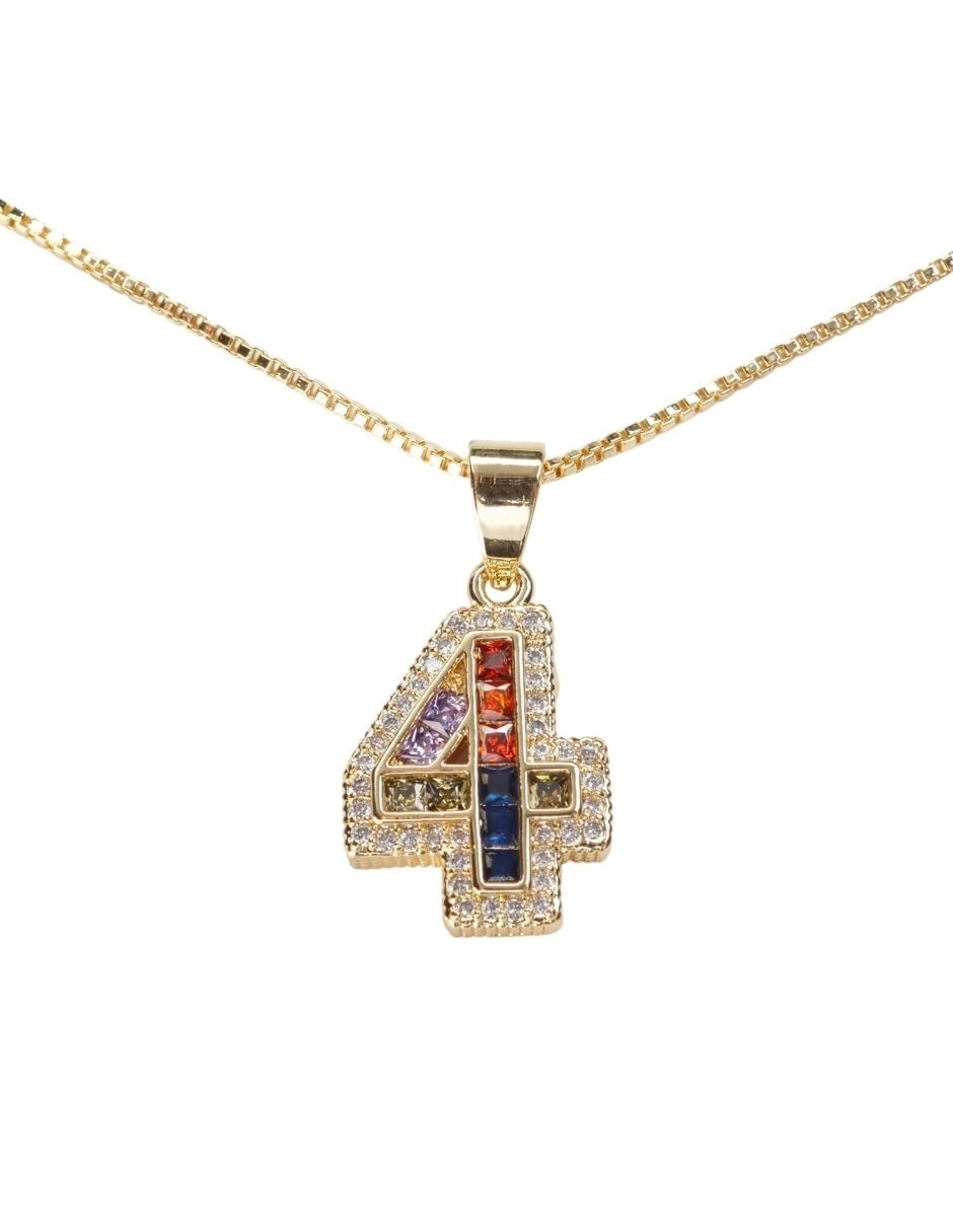 Colar con dije de número baño de oro 18 K Colar con dije de número baño de oro 18 K