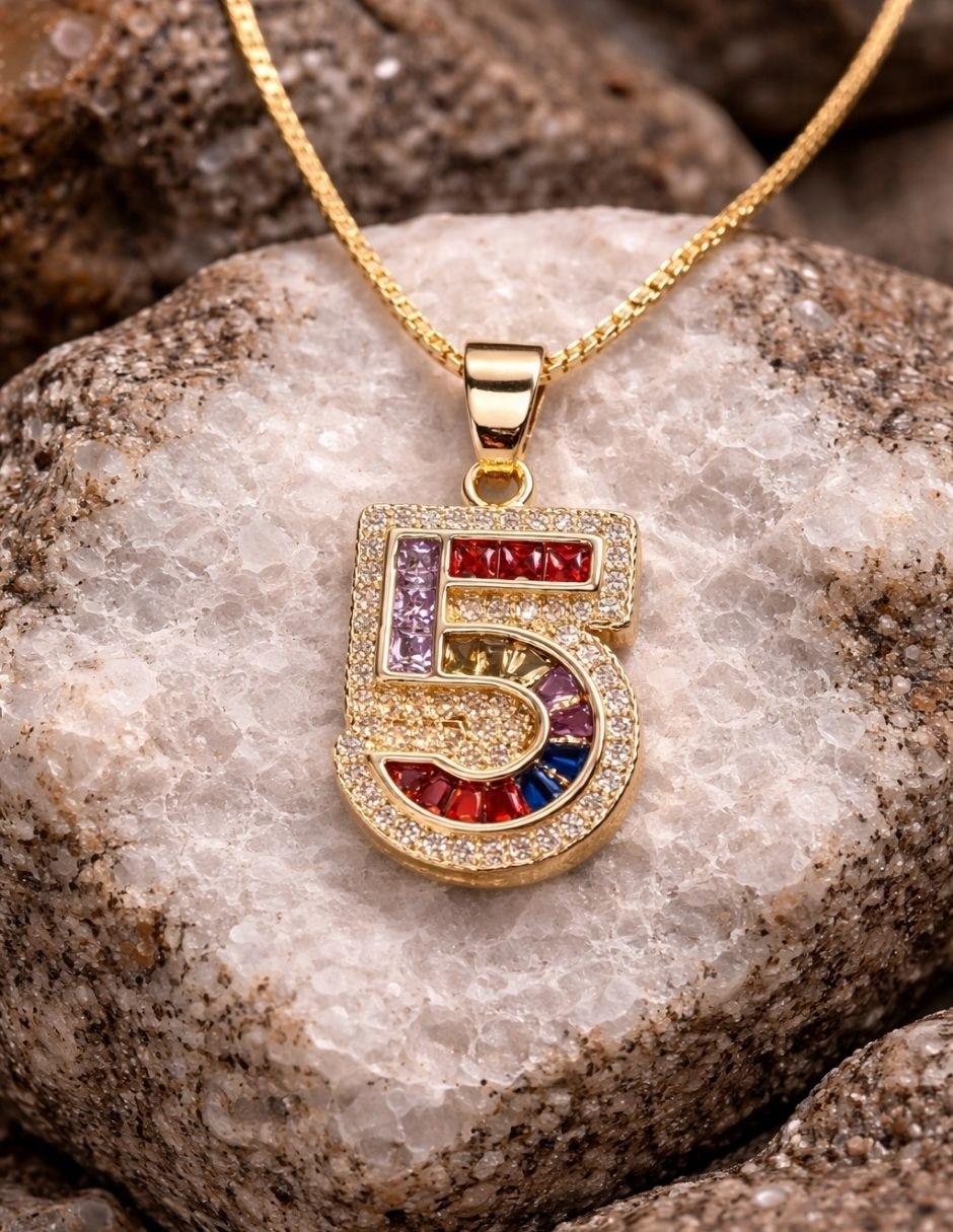 Colar con dije de número Yoiko baño de oro 18 K