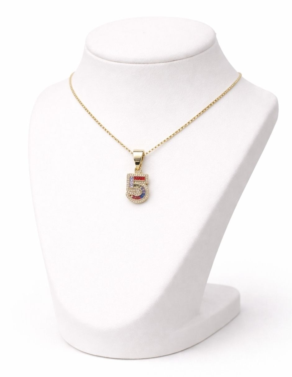 Colar con dije de número Yoiko baño de oro 18 K
