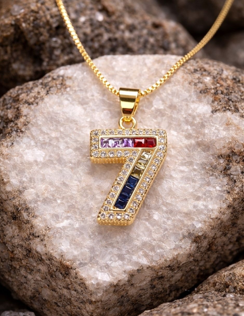 Colar con dije de número Yoiko baño de oro 18 K