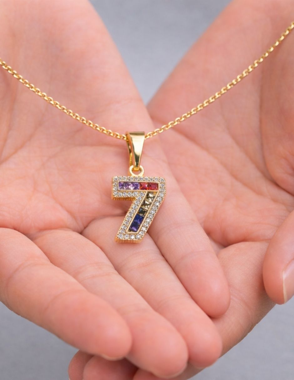 Colar con dije de número Yoiko baño de oro 18 K