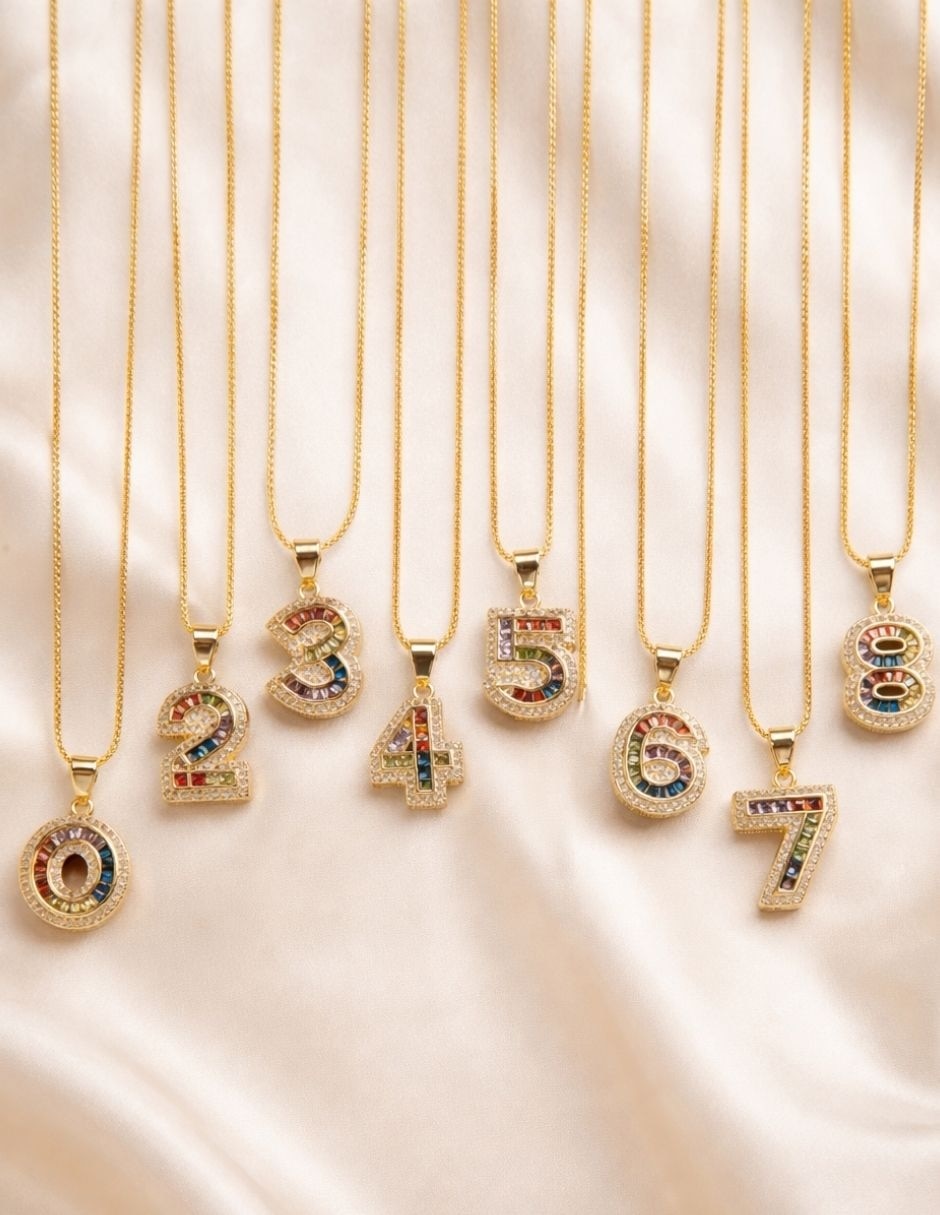 Colar con dije de número Yoiko baño de oro 18 K