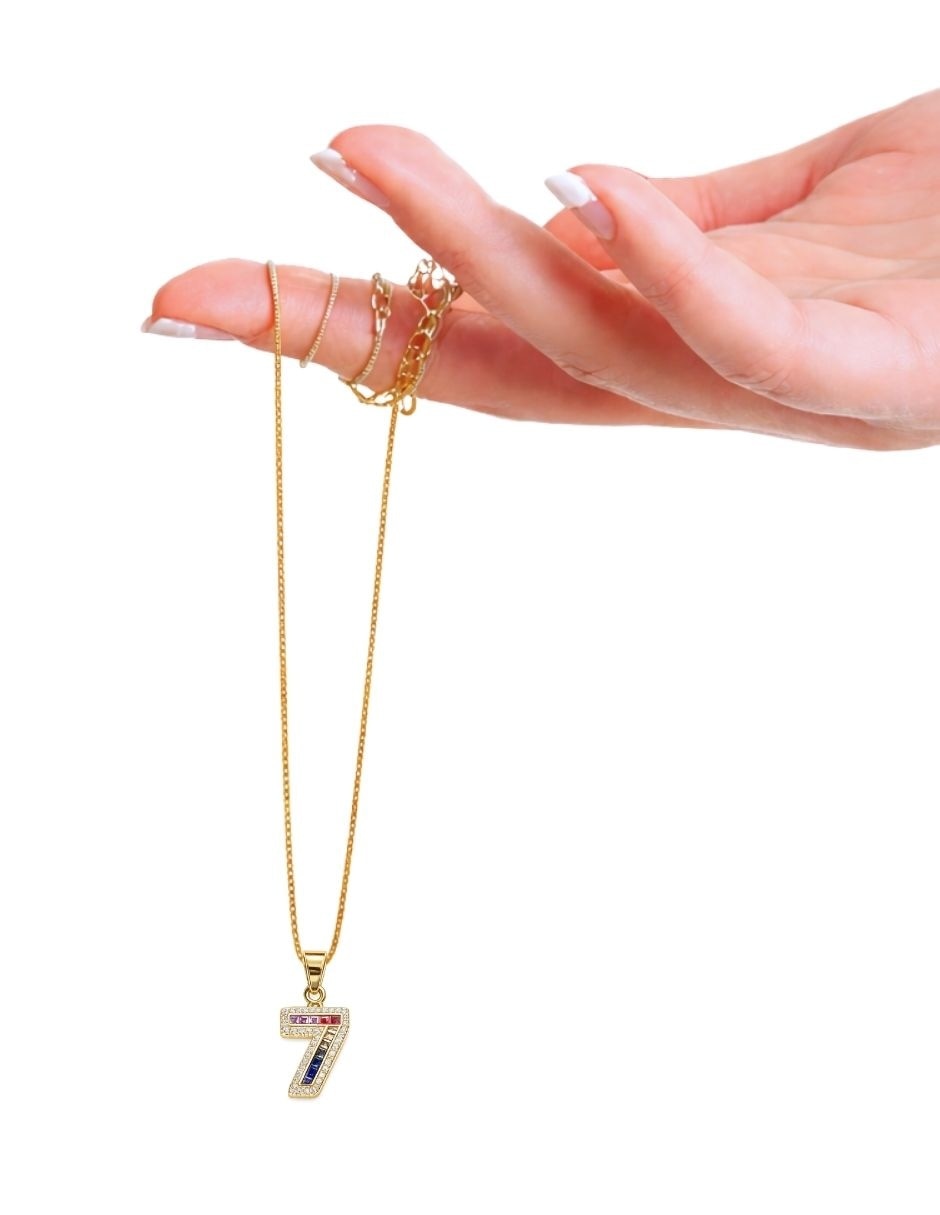 Colar con dije de número Yoiko baño de oro 18 K
