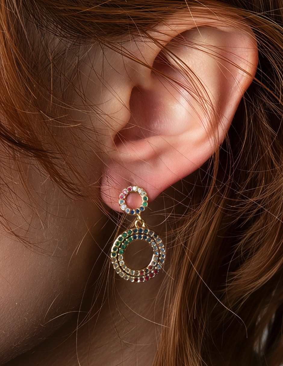 Aretes largos largos de circular yoiko halo de aleación metálica con acabado liso baño de oro zirconia