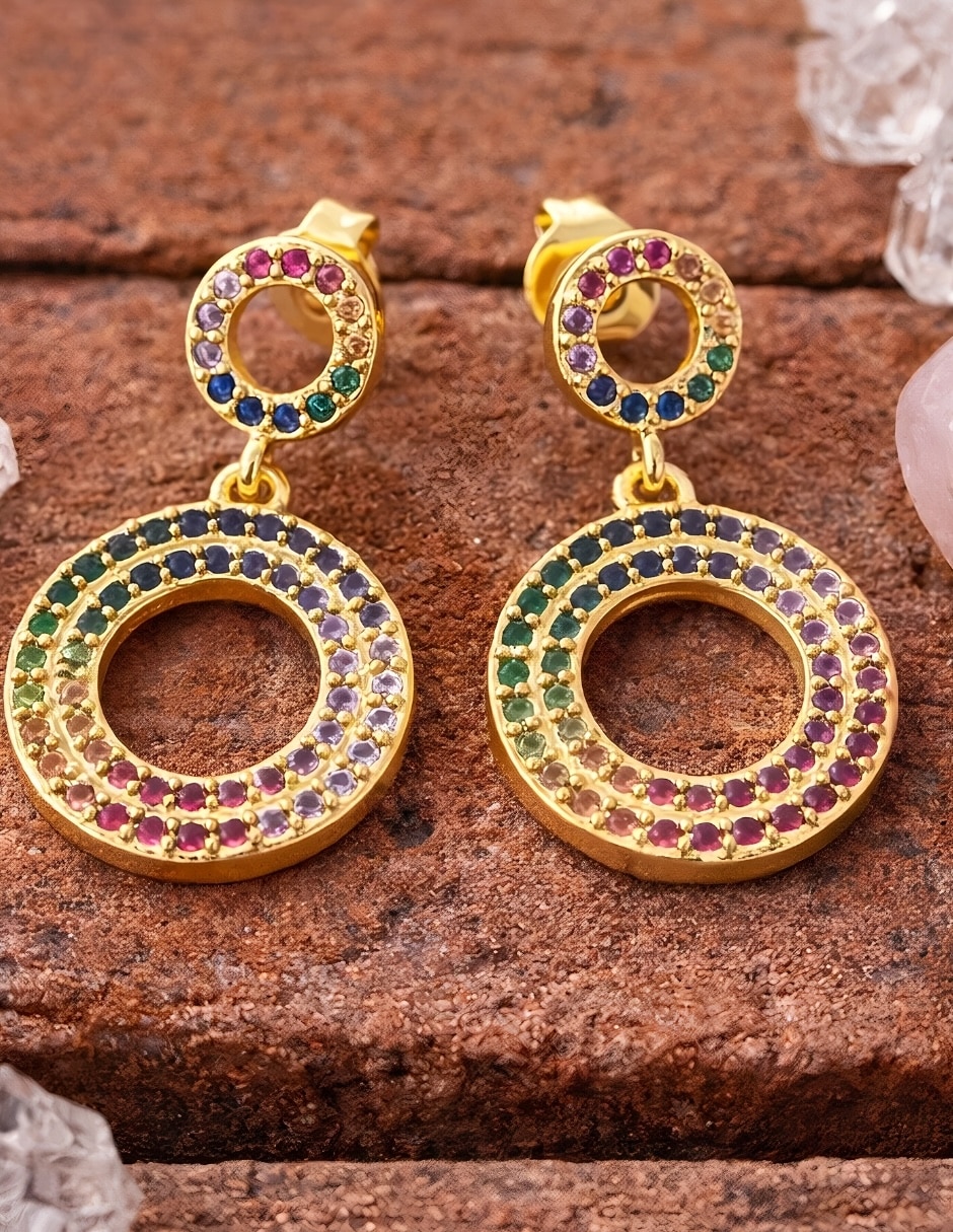 Aretes largos largos de circular yoiko halo de aleación metálica con acabado liso baño de oro zirconia