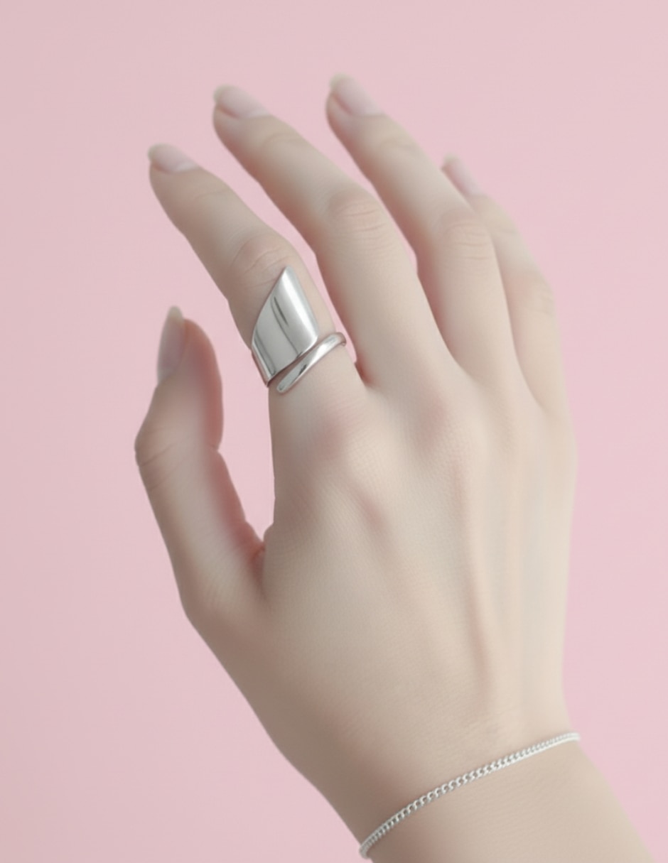 Anillo triangular aretize brillo p 925 de plata brillante