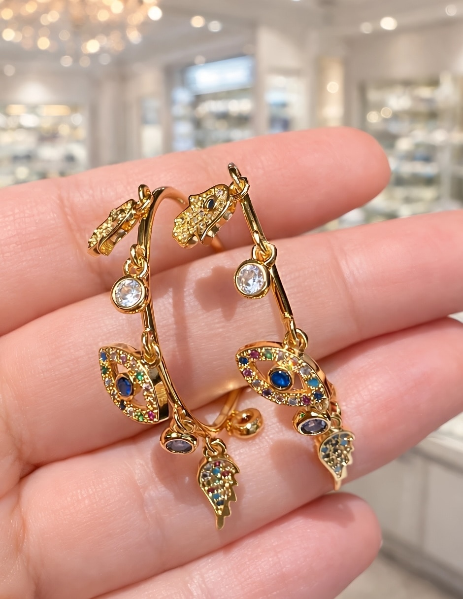 Arracadas Yoiko Talismán con acabado baño de oro 18 K zirconia