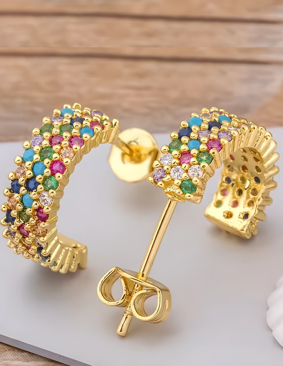 Broqueles circular yoiko mosaico de aleación metálica con acabado baño de oro zirconia