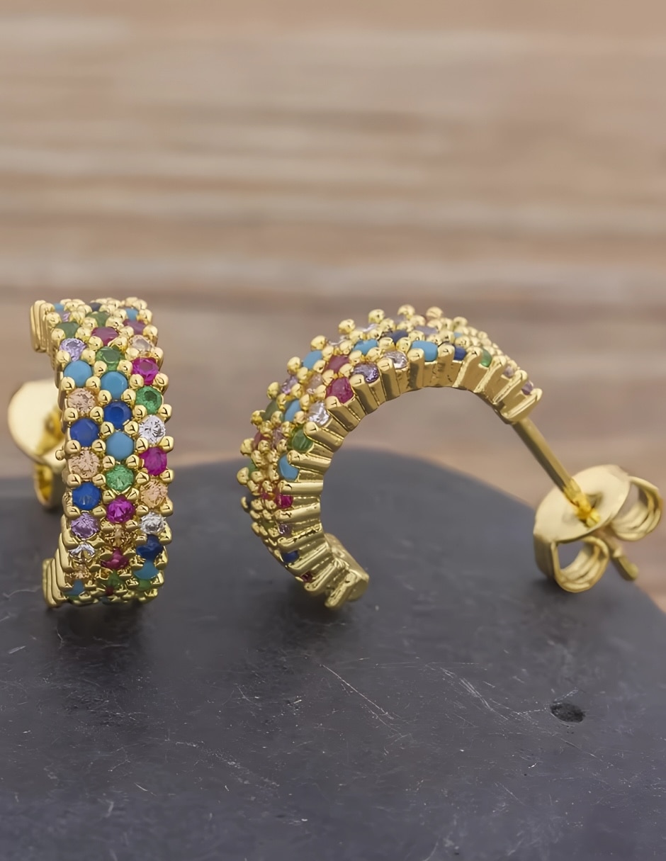 Broqueles circular yoiko mosaico de aleación metálica con acabado baño de oro zirconia