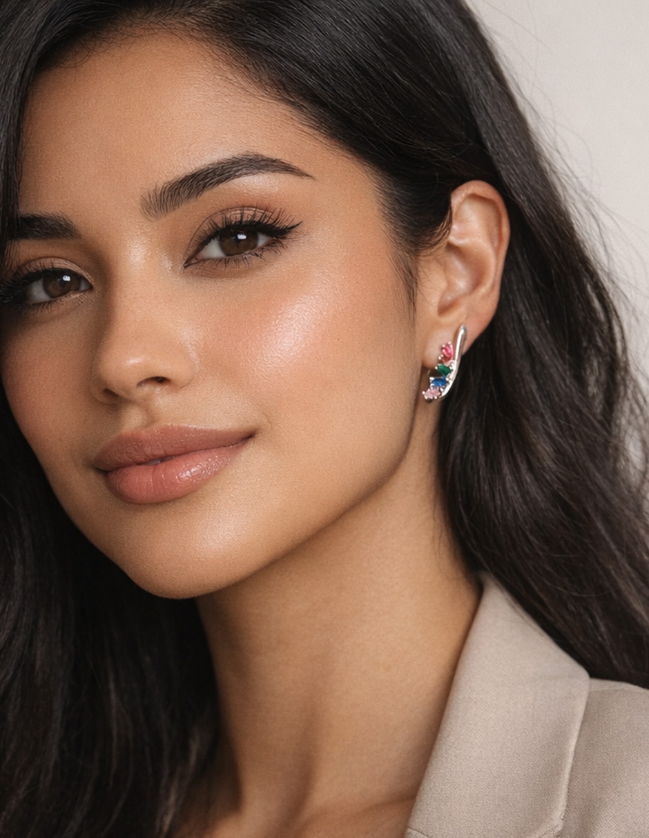 Aretes cortos Yoiko Vibrant con acabado baño de rodio zirconia cúbica