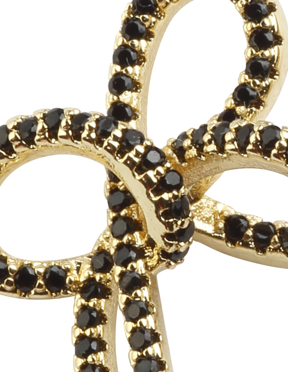 Aretes largos de nudo yoiko noir golden con acabado baño de oro zirconia
