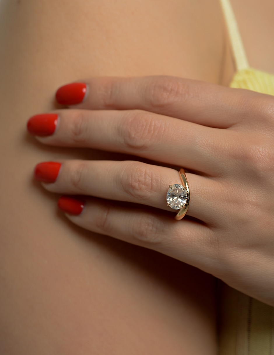 Anillo de compromiso de Oro amarillo 14 k GLADKOVA JOYERÍA Moissanita