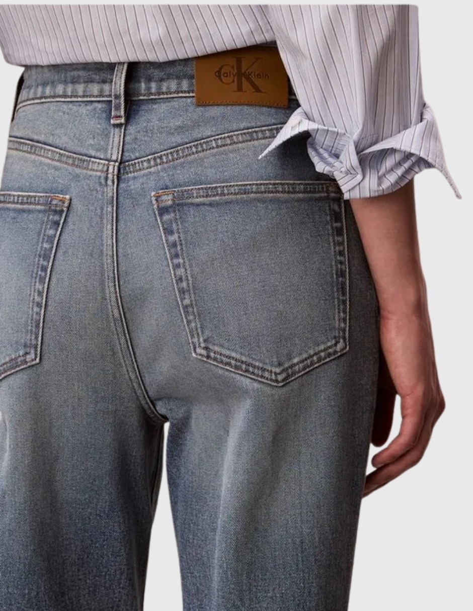 Jeans regular bota 47f475g corte cintura para mujer 4