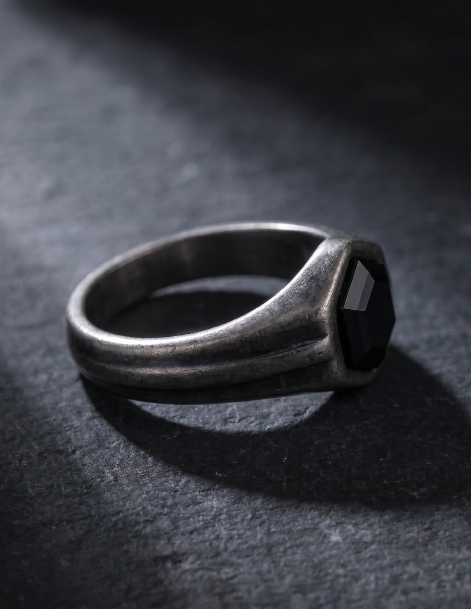 Anillo geométrico Chulada Black circonita pulido