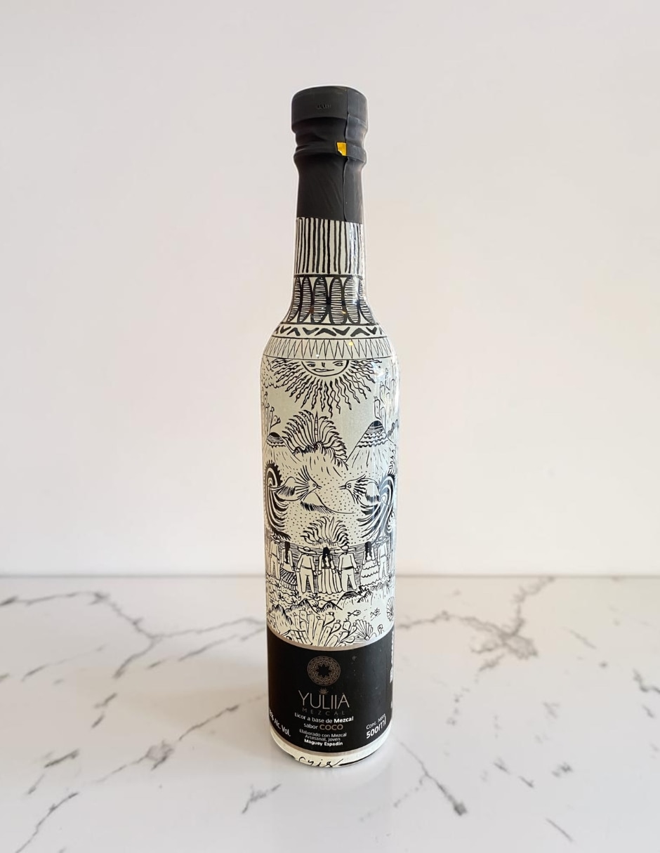 Licor de mezcal Yuliia sabor coco 500 ml