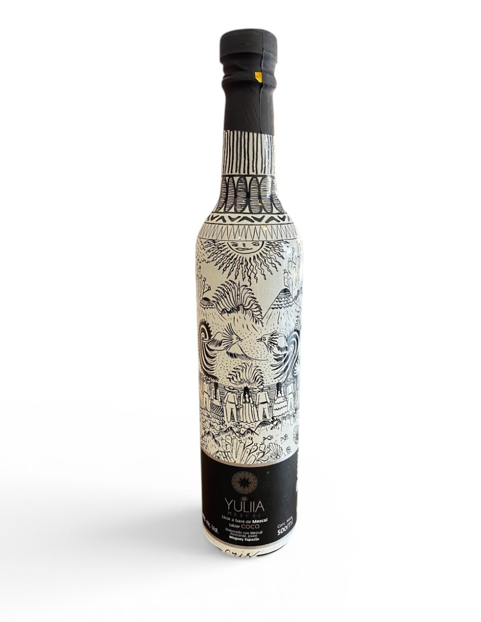 Licor de mezcal Yuliia sabor coco 500 ml Licor de mezcal Yuliia sabor coco 500 ml