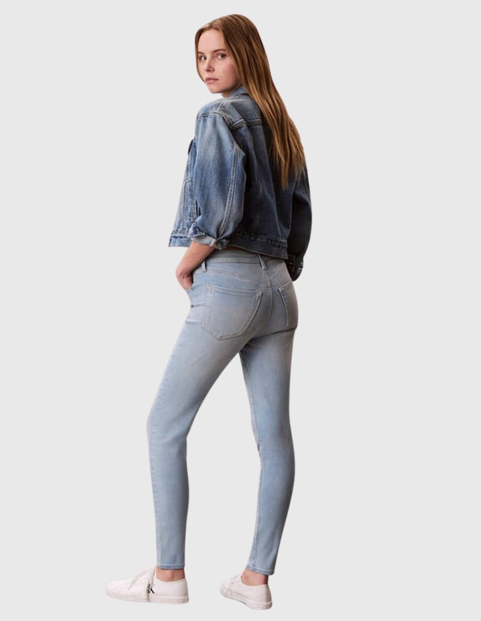 Jeans regular skinny Calvin Klein 47f701g corte media cintura para mujer