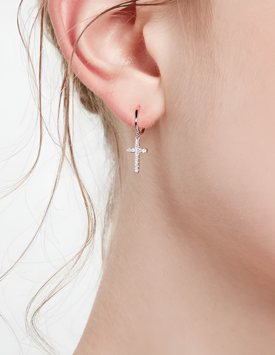 Aretes largos cruz de plata p 925 con acabado brillante circonita 4