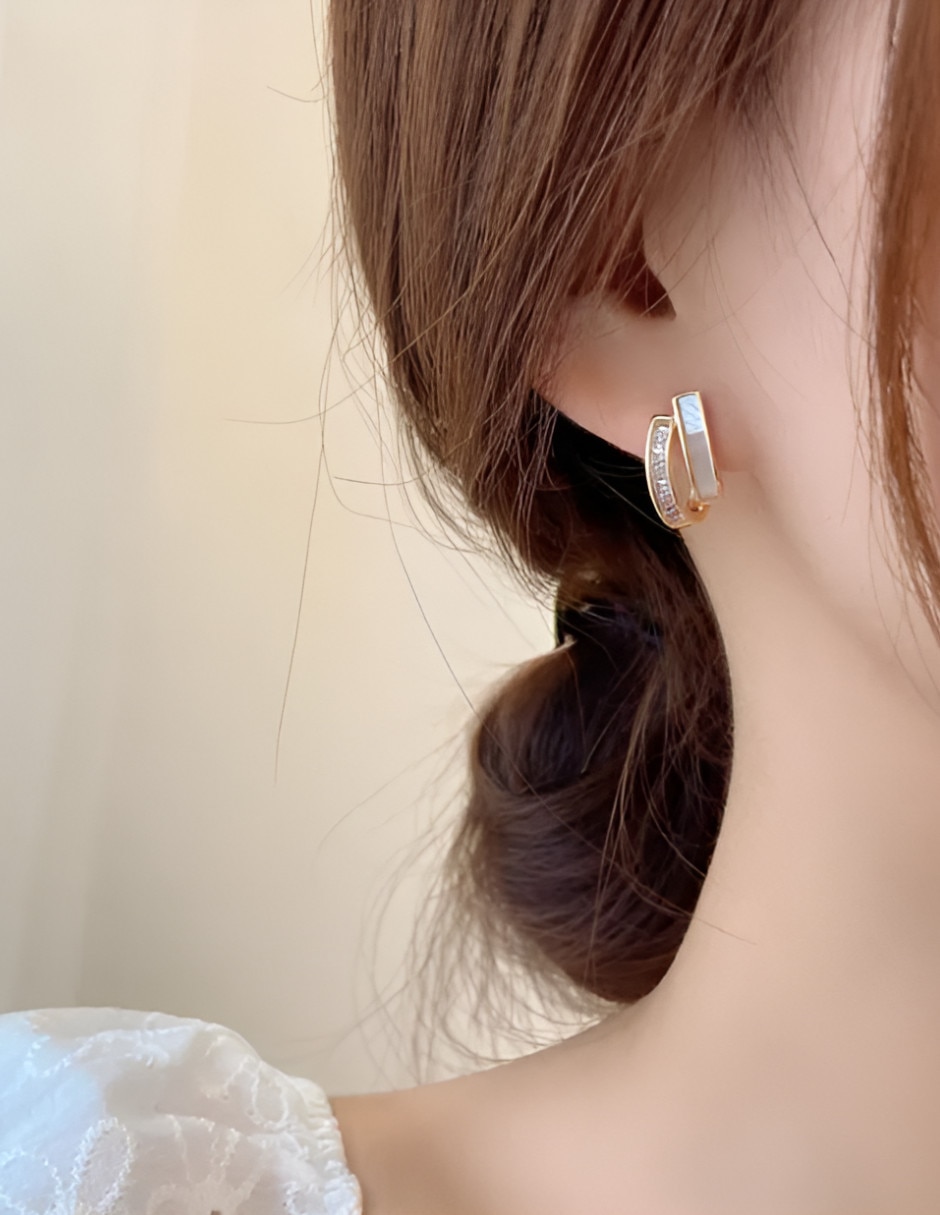 Aretes corto circular xtellar de plata p 925 con acabado brillante